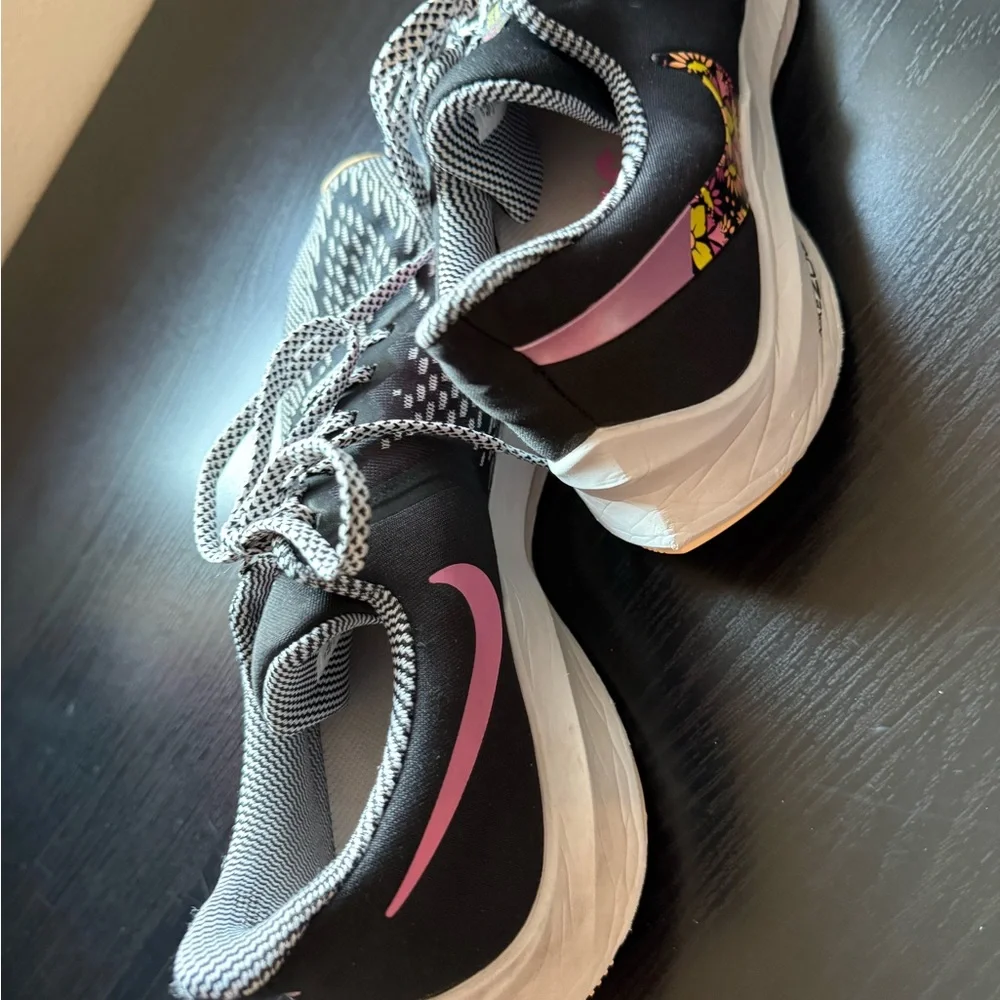 Nike Air Zoom Winflo Running Shoes Gray Black Pink Women’s Size 8.5